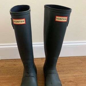 Navy Hunter Boots, barely worn